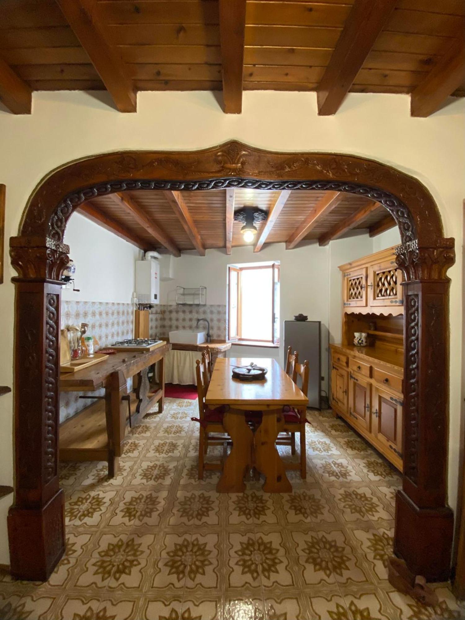 Casa Nel Centro Storico Di Borno Villa Exterior photo