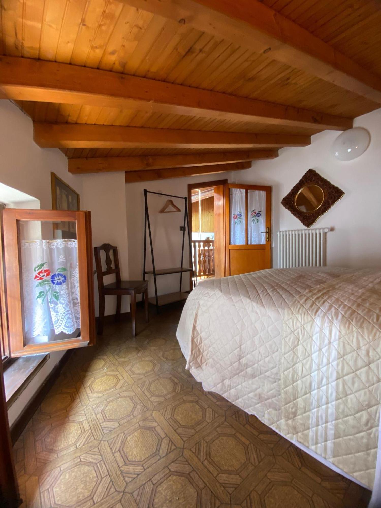 Casa Nel Centro Storico Di Borno Villa Exterior photo
